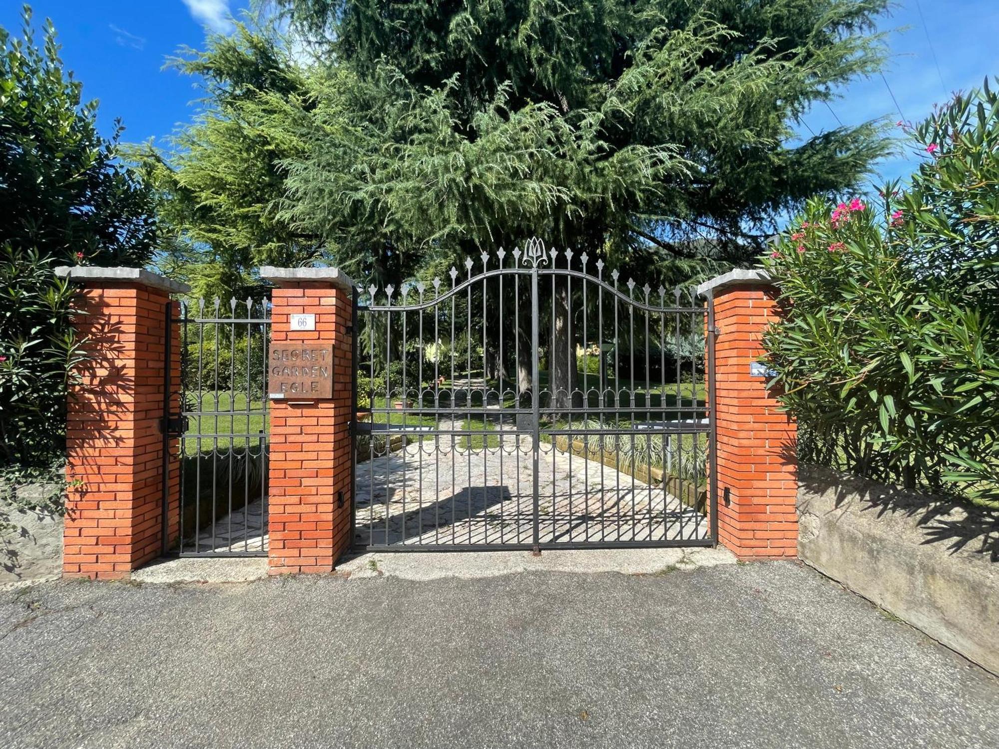 Secret Garden Egle Villa Caprino Veronese Exterior photo